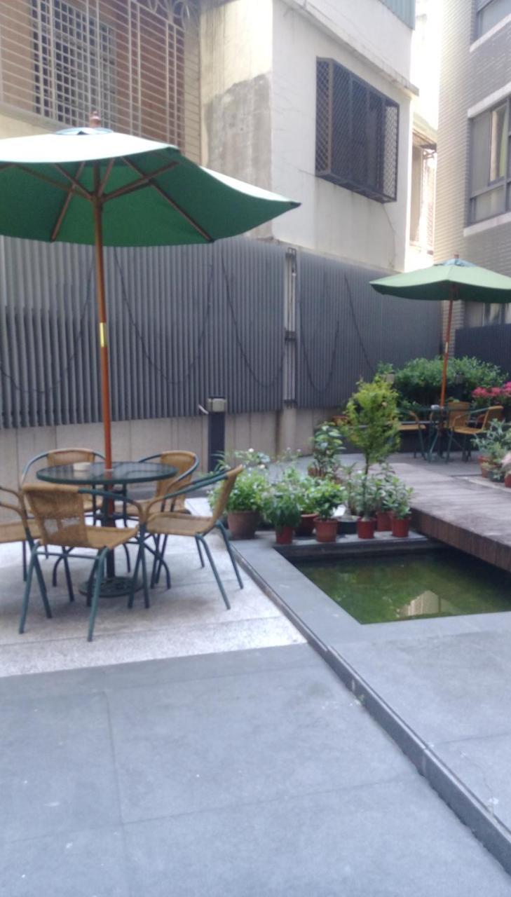 Fengjia Qing Su Homestay Taichung Exterior foto