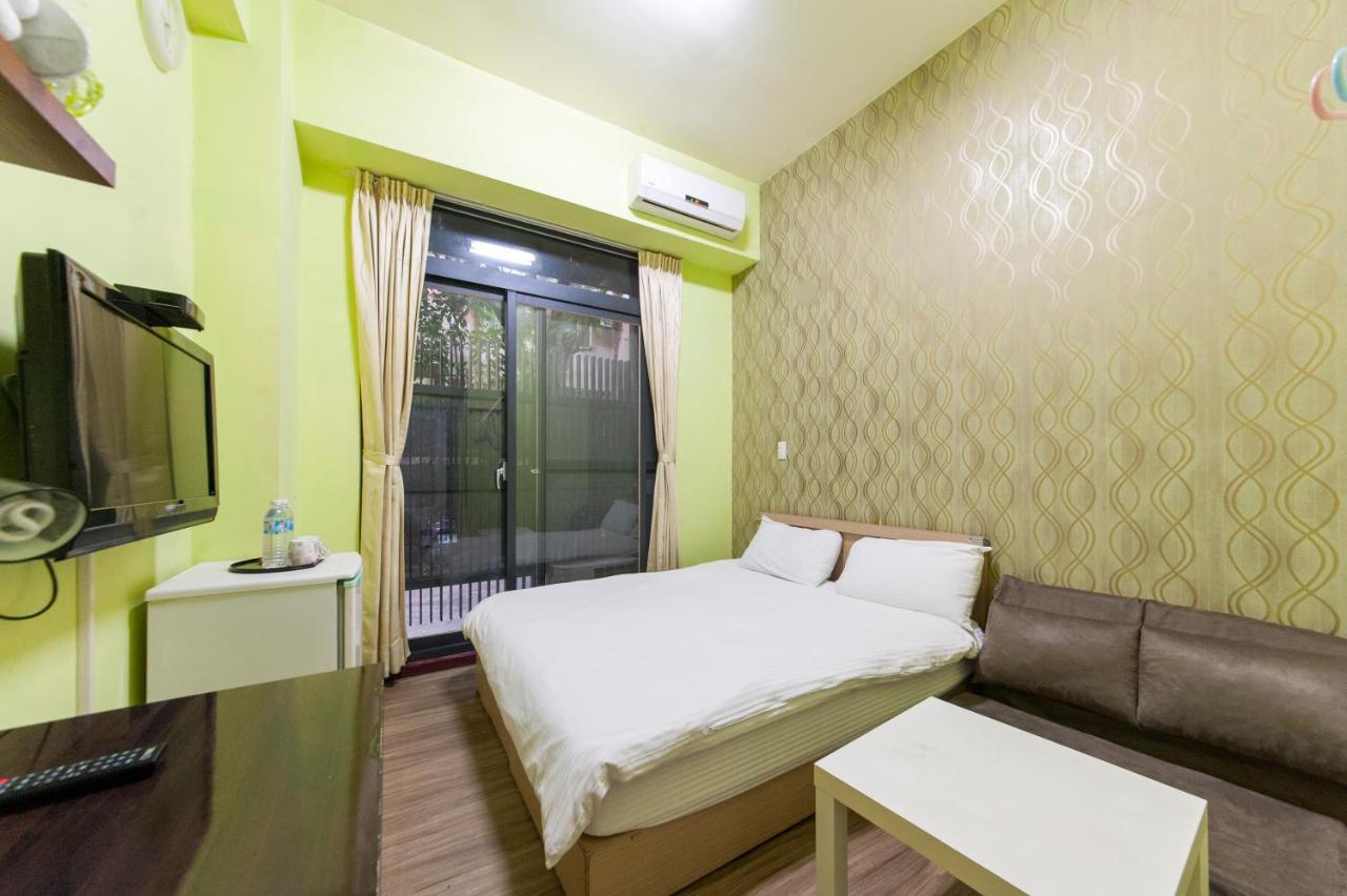 Fengjia Qing Su Homestay Taichung Exterior foto